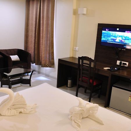 Royal Inn Khandwa Exterior photo