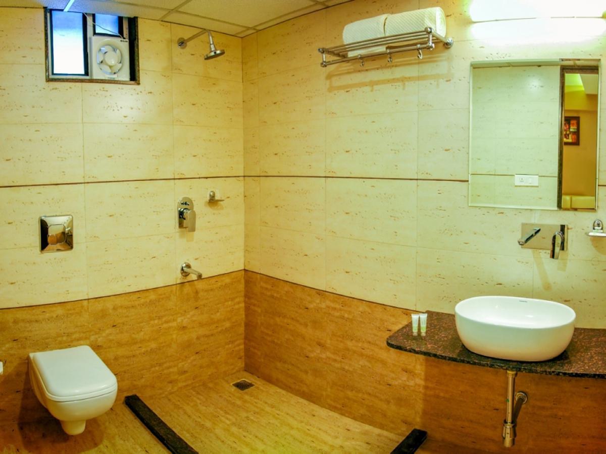 Royal Inn Khandwa Exterior photo
