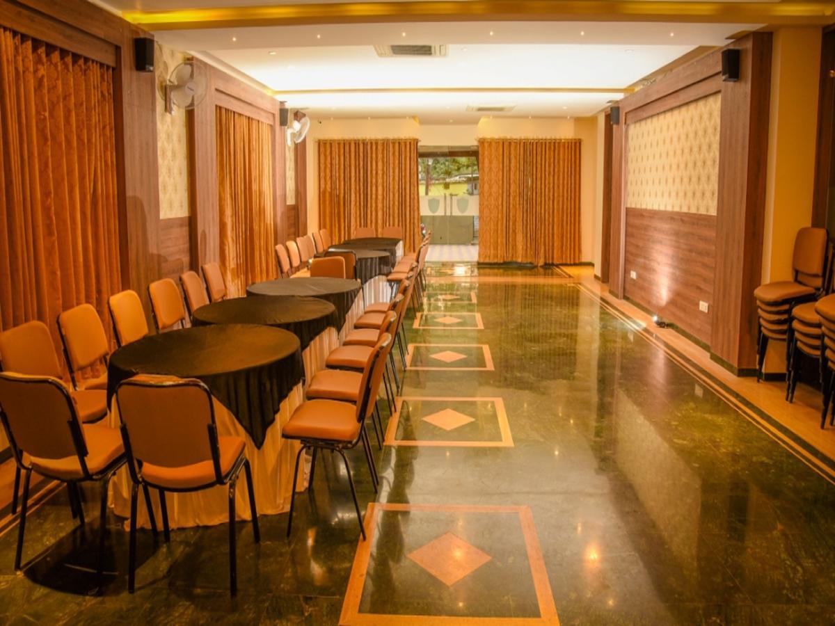 Royal Inn Khandwa Exterior photo