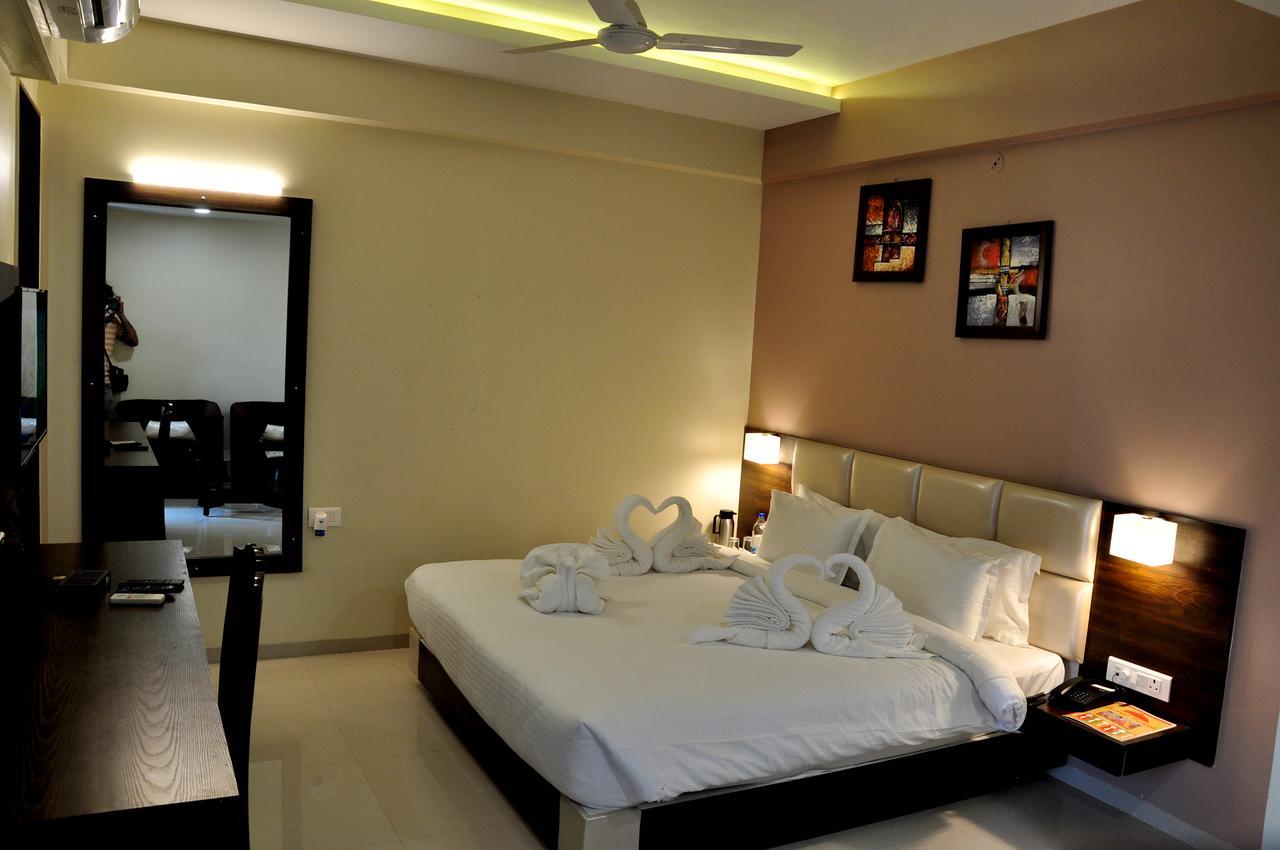 Royal Inn Khandwa Exterior photo