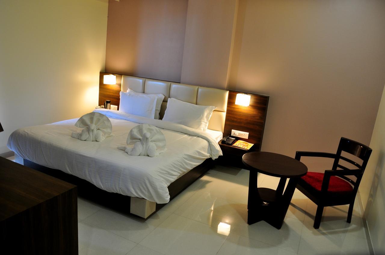 Royal Inn Khandwa Exterior photo