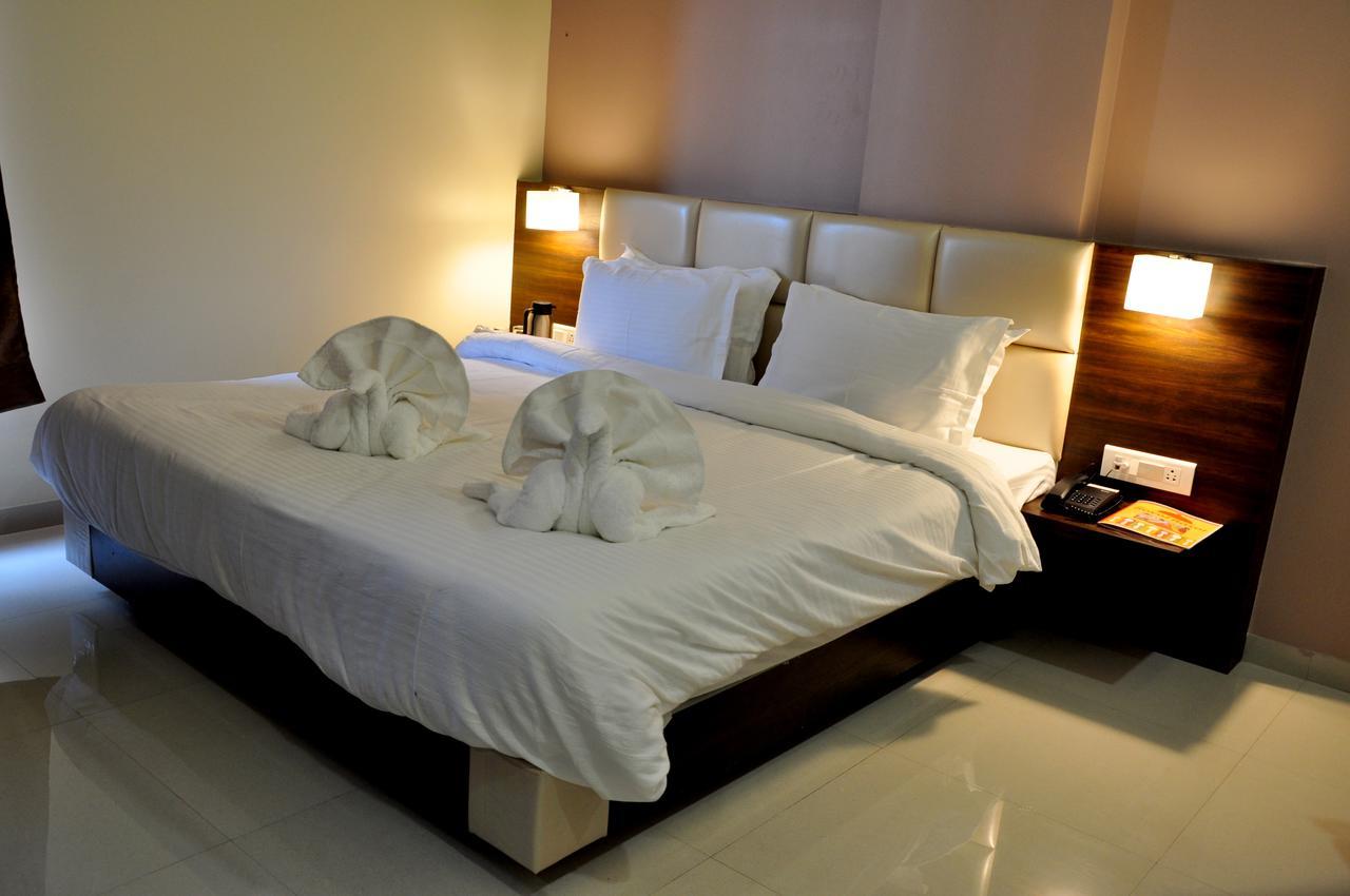 Royal Inn Khandwa Exterior photo
