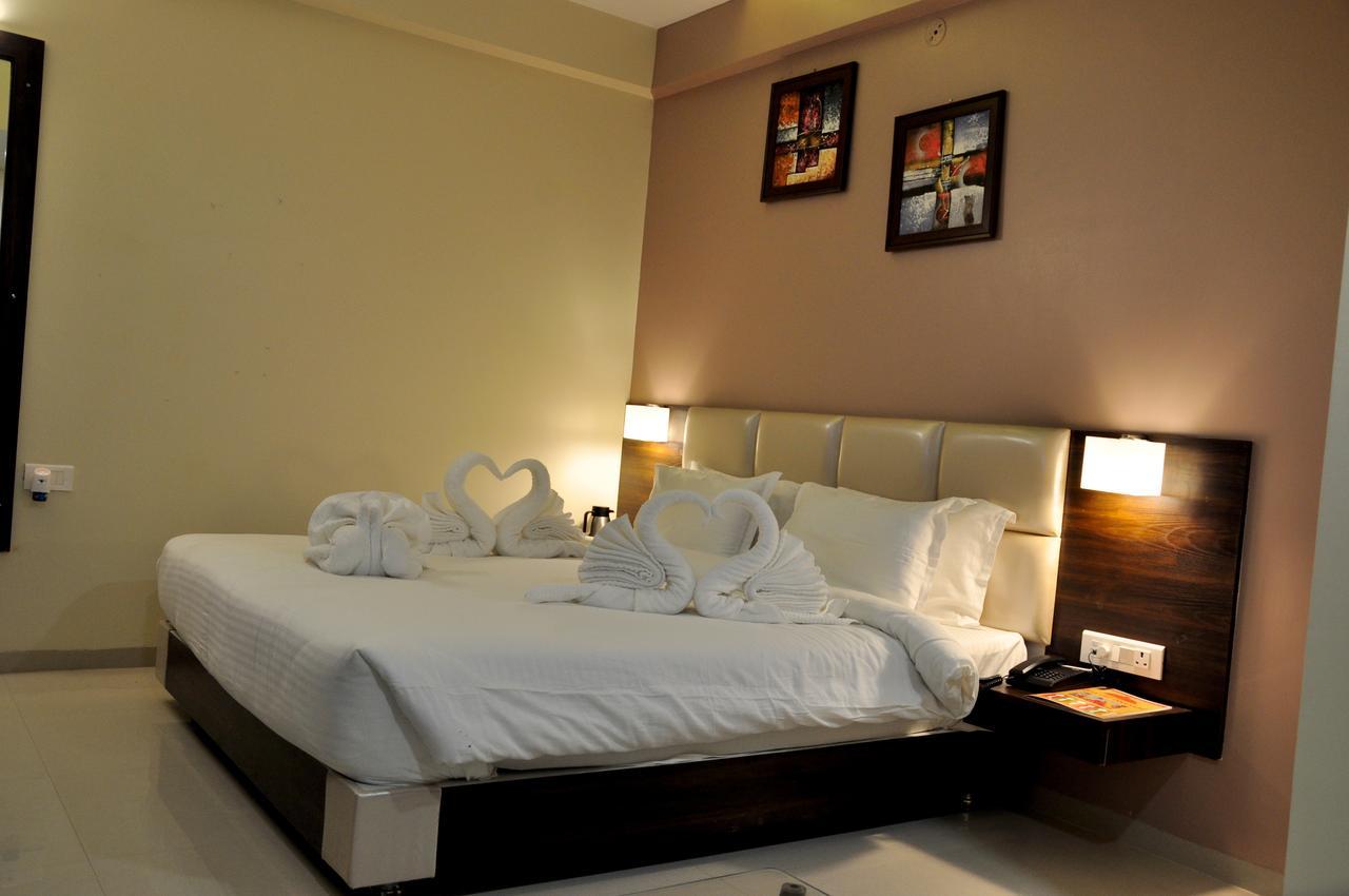 Royal Inn Khandwa Exterior photo