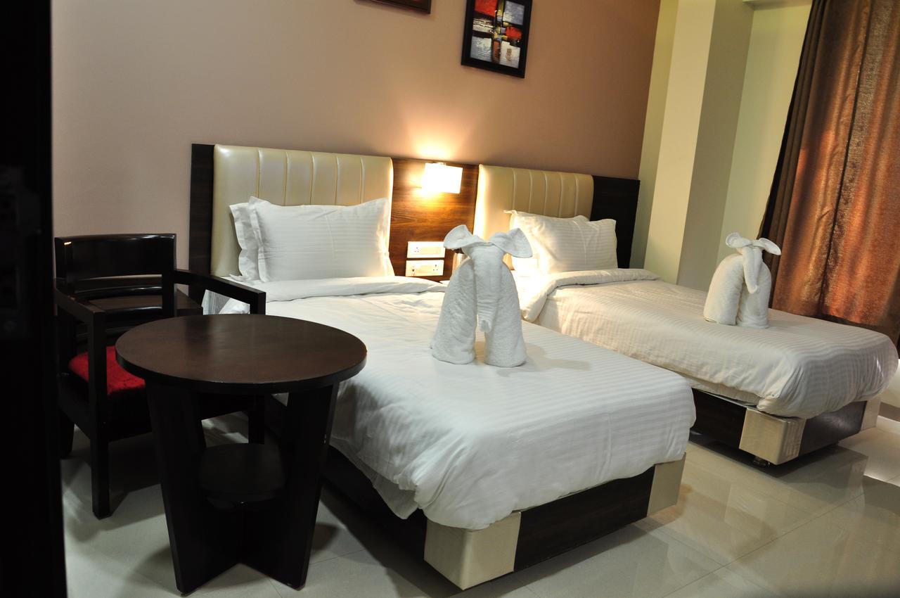 Royal Inn Khandwa Exterior photo