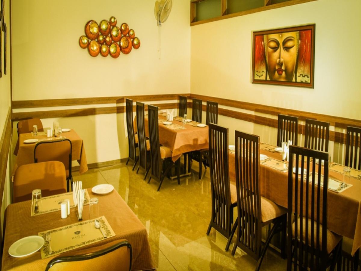 Royal Inn Khandwa Exterior photo